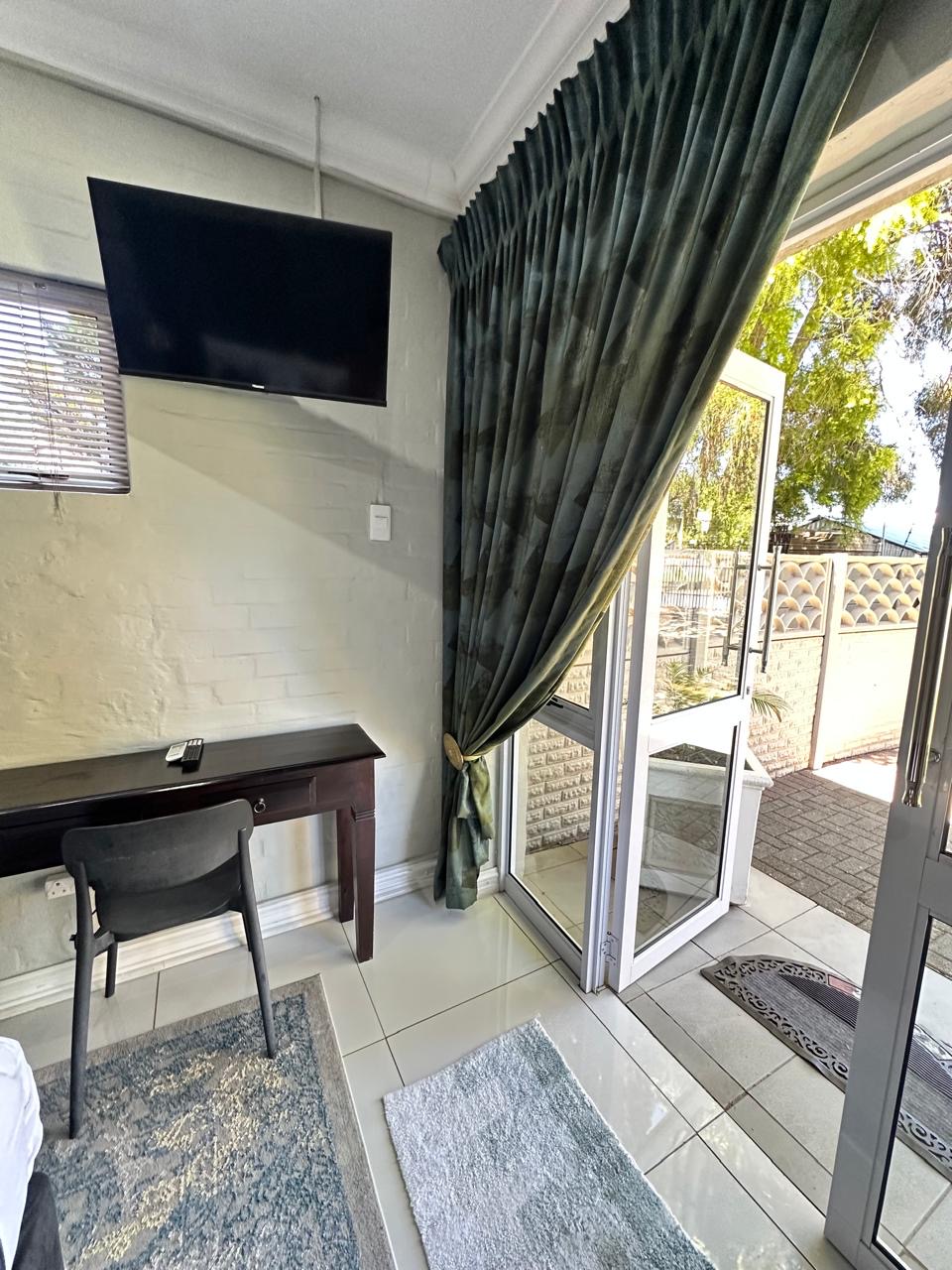 Room 10 wall-mounted TV, desk and patio access