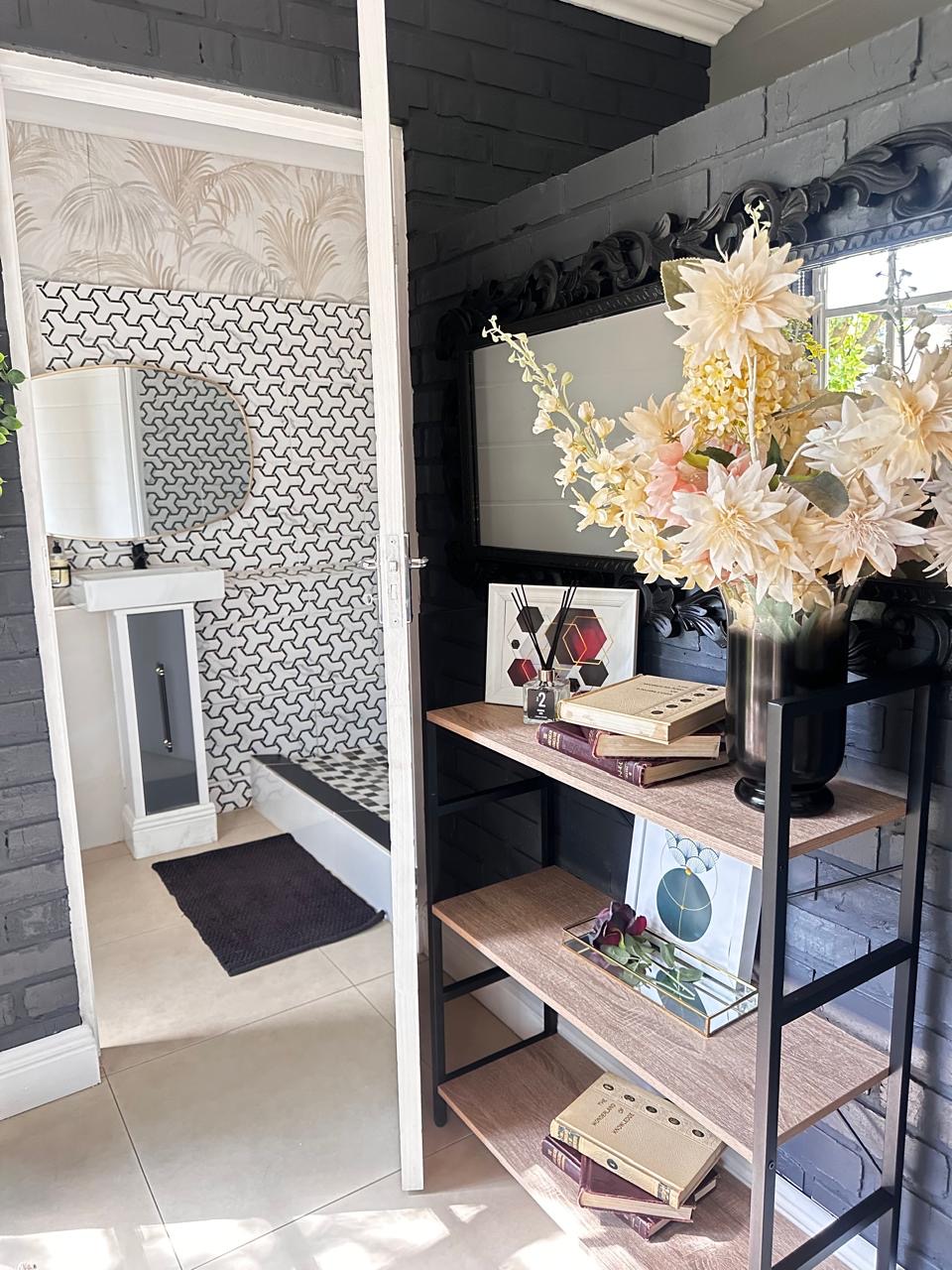 Room 1 en-suite bathroom with patterned tiles